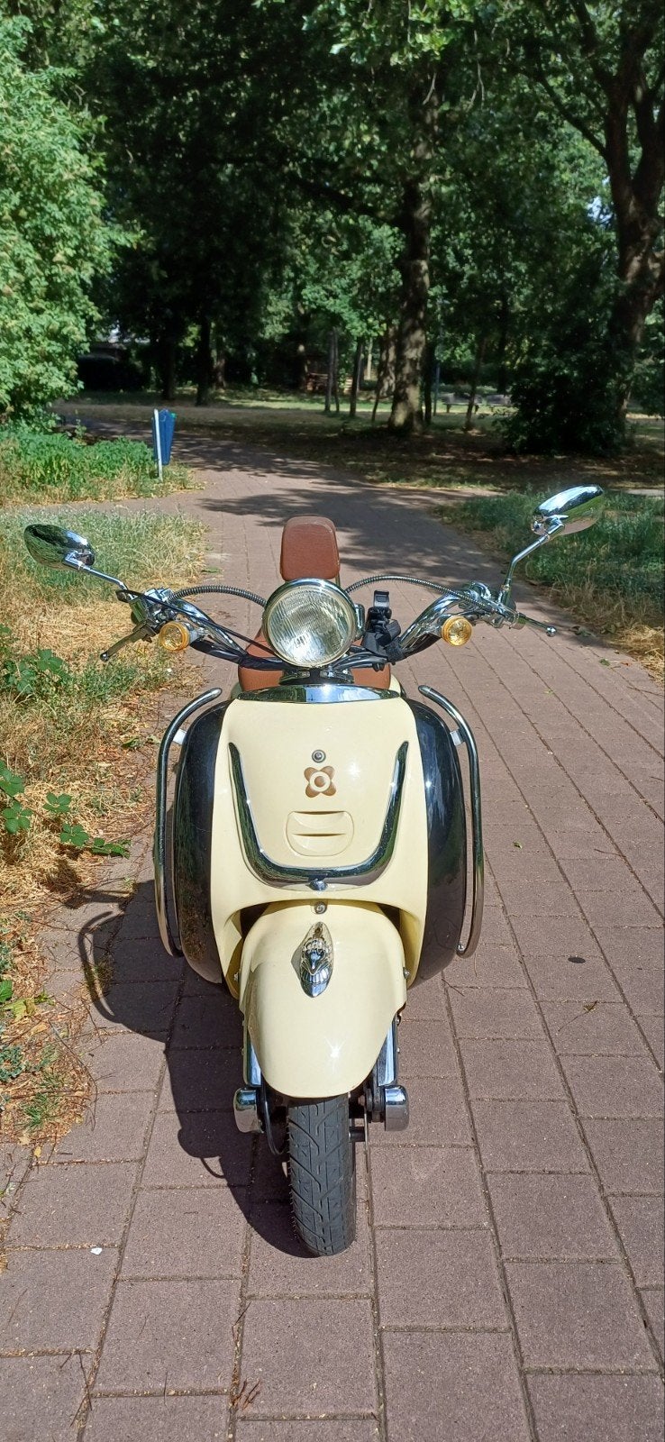 AGM Retro Scooter -  25 km weinig kilometers, Gebruikt, Benzine, Ophalen, Overige merken