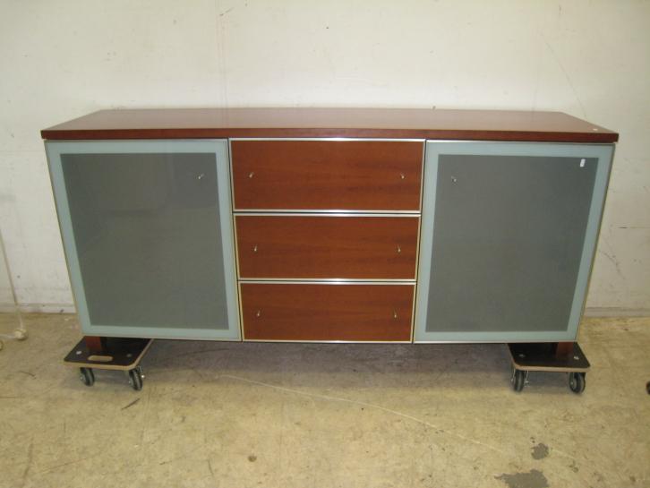Fraai modern dressoir in kersen en aluminium, Huis en Inrichting, Kasten | Dressoirs, Niet ingevuld, Gebruikt, Niet ingevuld, Niet ingevuld