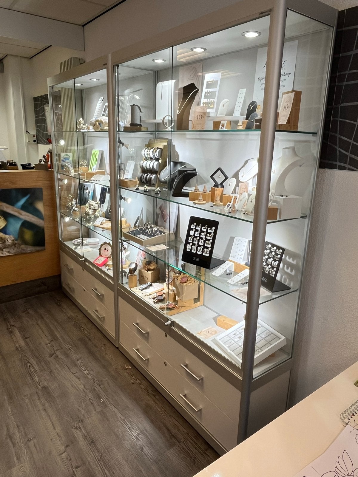 Glazen Vitrinekast met Verlichting en Lades, Zakelijke goederen, Kantoor en Winkelinrichting | Winkel en Inventaris, Ophalen