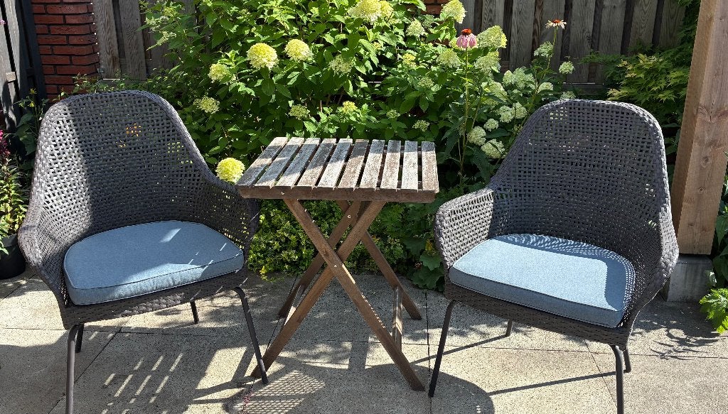 Tuinsetje 2 stoeltjes tafeltje en kussens merk IKEA, Tuin en Terras, Tuinsets en Loungesets, Kunststof, Gebruikt, Stoel, Tuinset