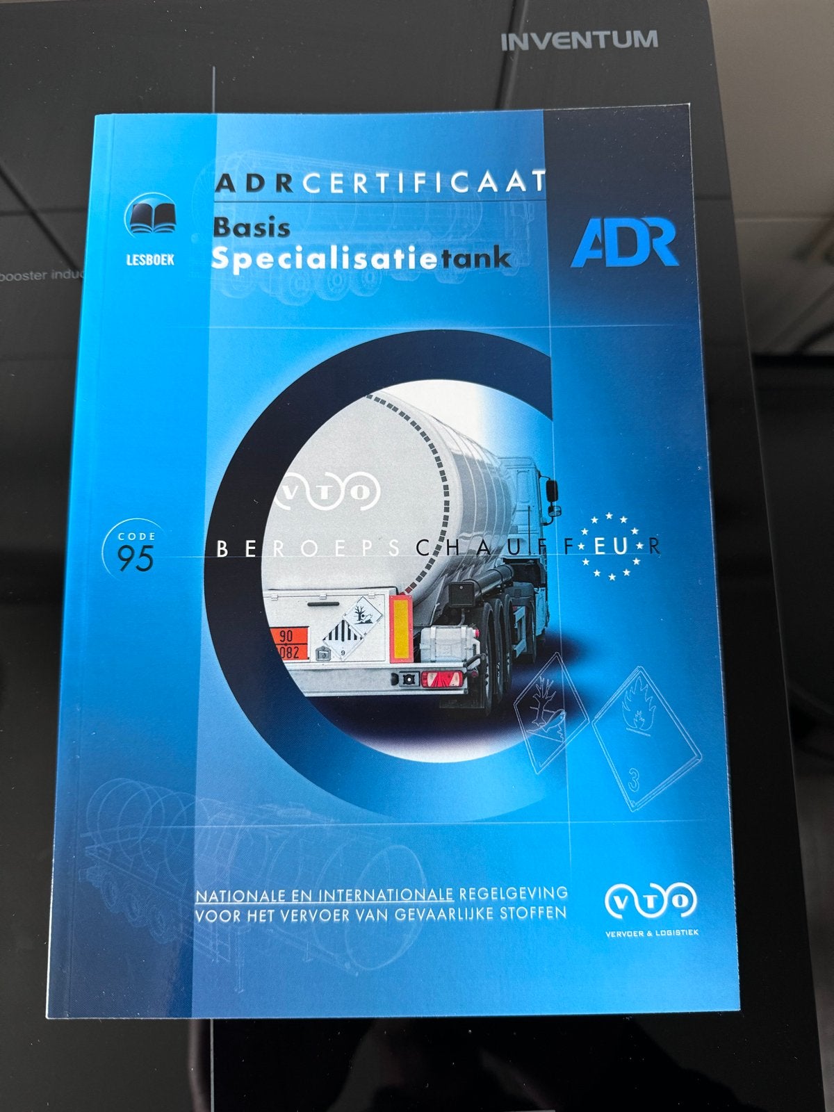 ADR Certificaat Basis & Tank Opleidingsboek VTO, Ophalen of Verzenden, Nieuw, MBO
