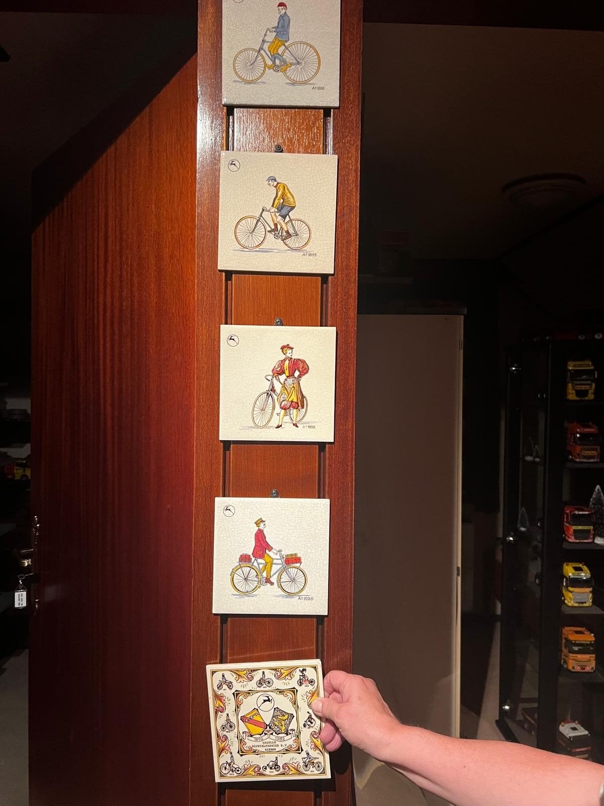 5 tegeltjes, Ophalen