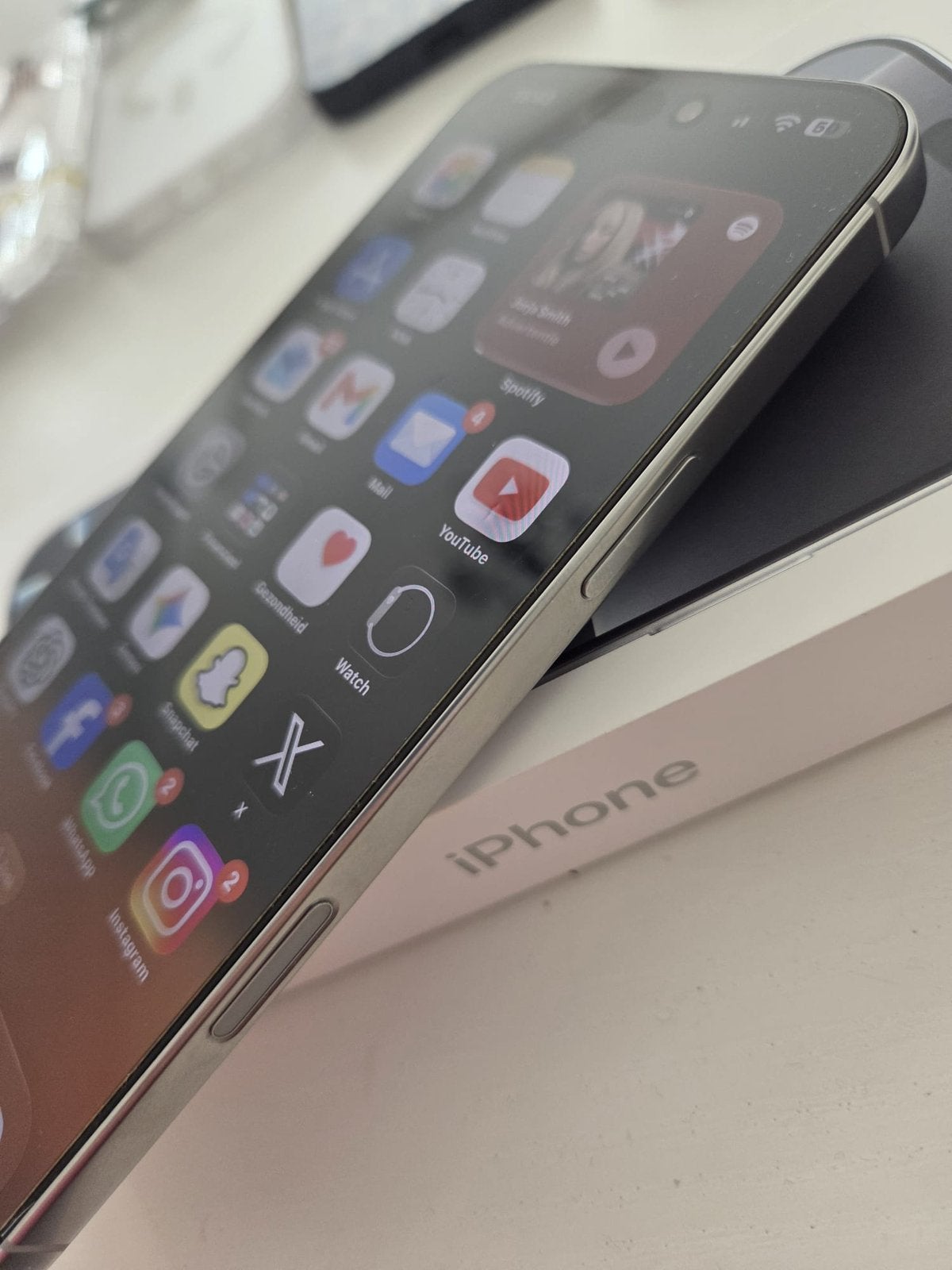 Foto 6 van iPhone 16 Pro Max in zeer nette, bijna nieuwstaat
