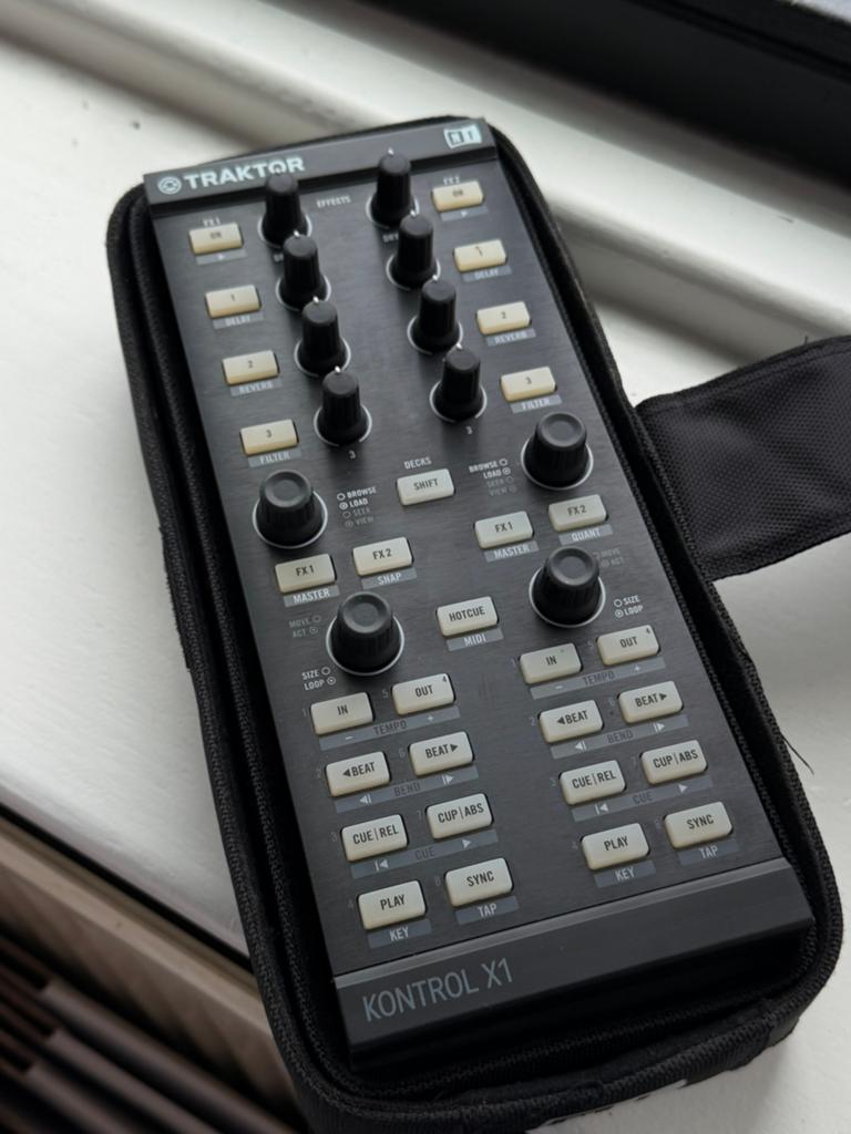 Traktor Controller X1, Muziek en Instrumenten, Dj-sets en Draaitafels, Ophalen, Zo goed als nieuw, Overige merken