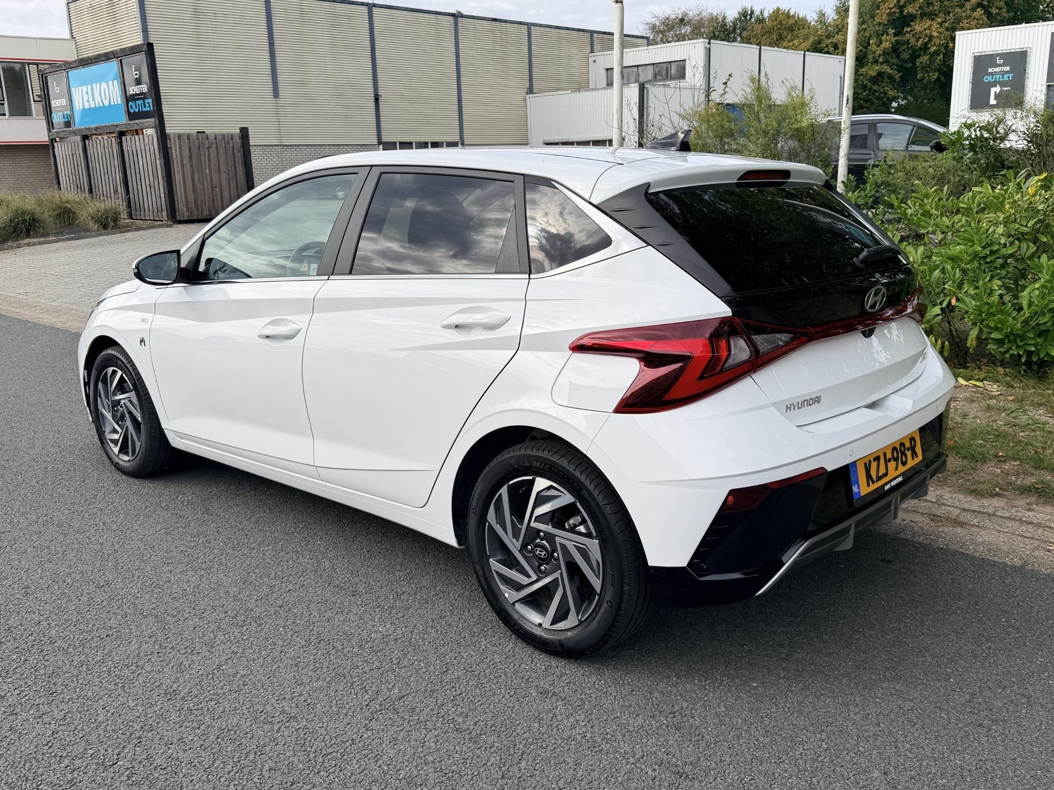 Hyundai i20 1.0 T-GDI 48V Hybrid 100PK Automaat•Navi•Cam, Gebruikt, Euro 6, Bedrijf, 19 km/l