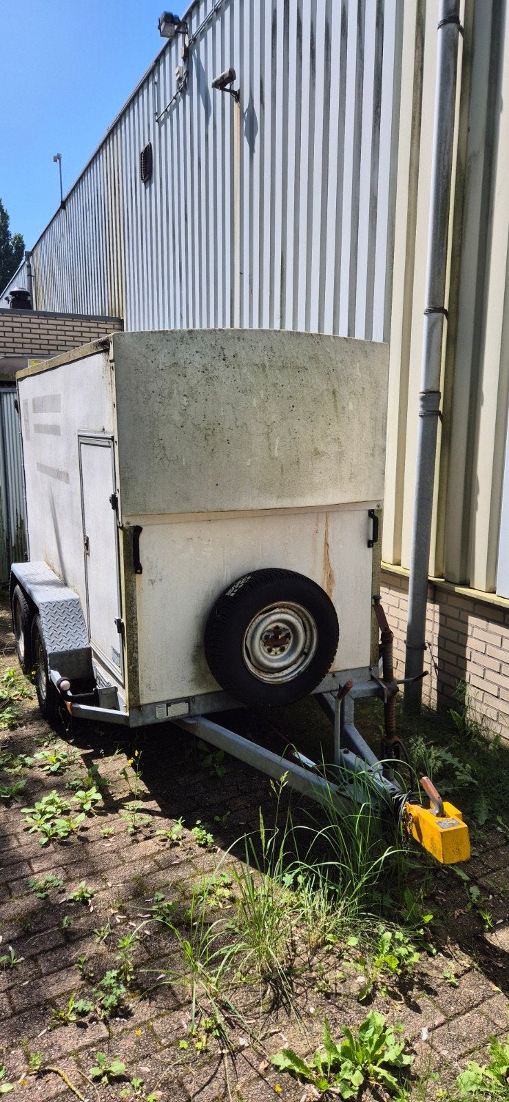 KNOTT KF 20 Gesloten Aanhangwagen - Dubbelasser, Ophalen, Gebruikt