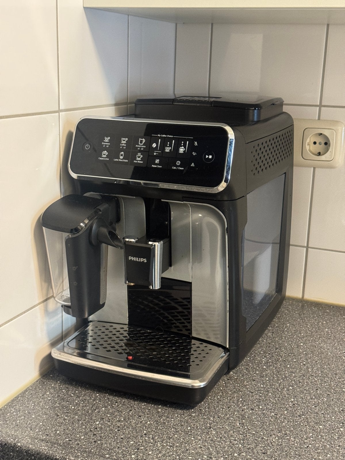 Philips LatteGo 3200 series Koffiezetapparaat Zwart, Witgoed en Apparatuur, Ophalen of Verzenden, Gebruikt, Koffiemachine, Gemalen koffie