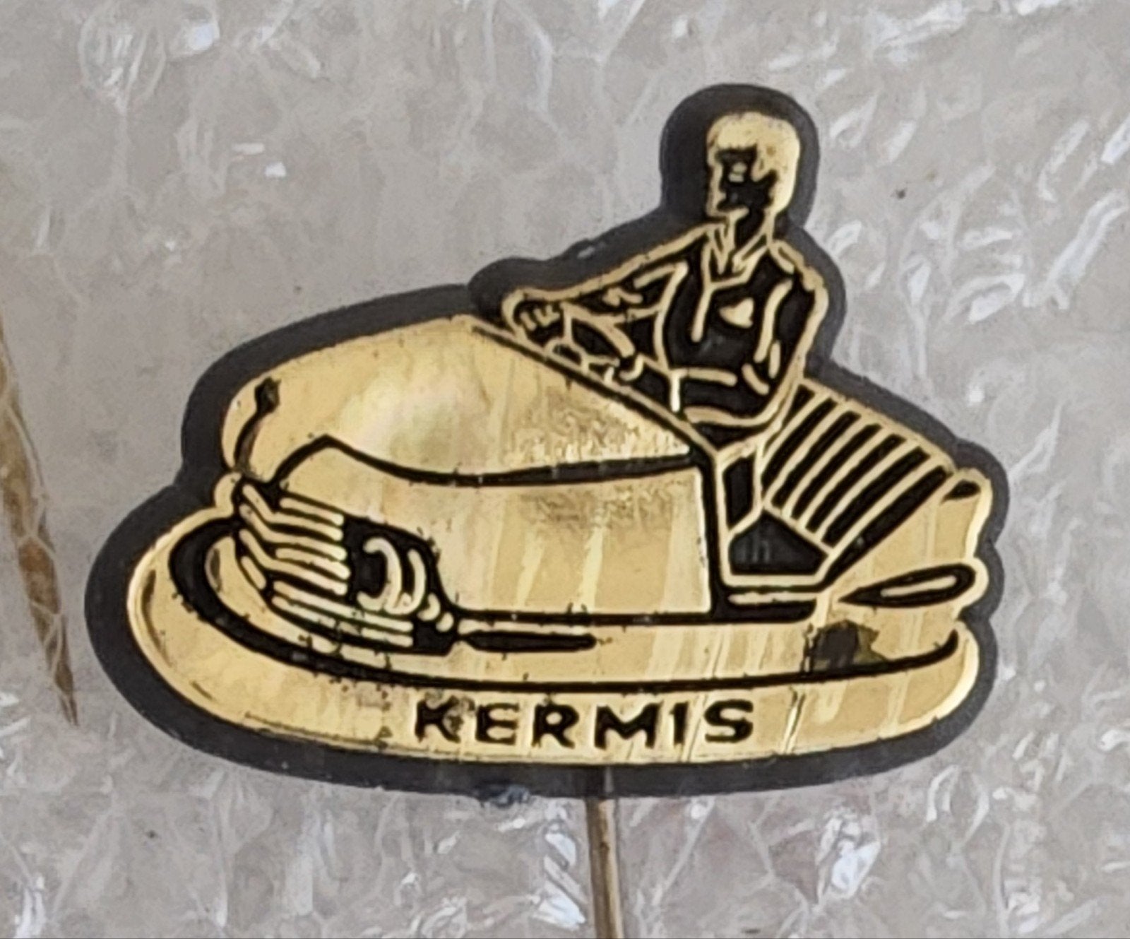 Vintage Kermis Speldje - Botsauto, Verzamelen, Ophalen of Verzenden, Gebruikt, Overige onderwerpen, Speldje of Pin