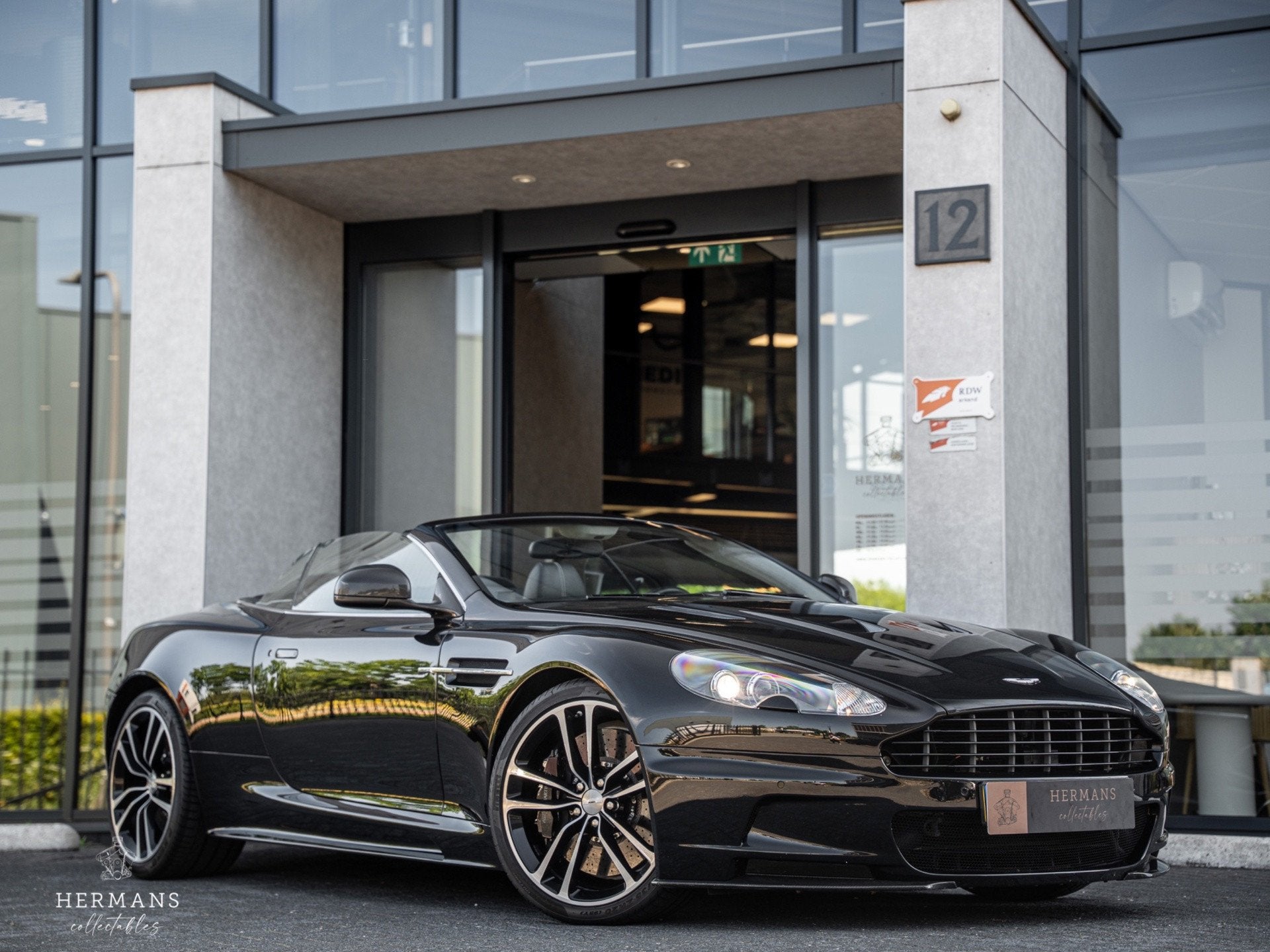 Aston Martin DBS Volante 6.0 V12 Carbon Edition / 1 of 846 /, Auto's, Euro 5, Achterwielaandrijving, Gebruikt, 4 stoelen