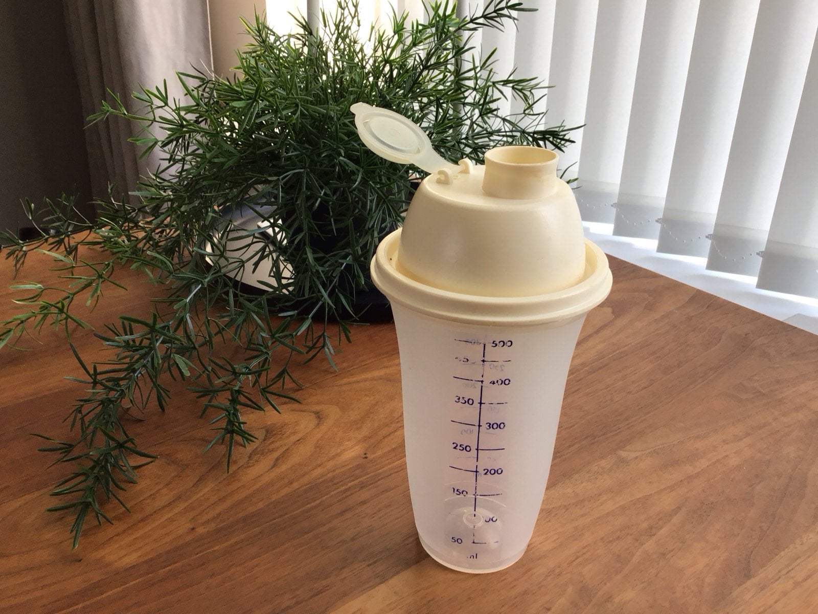 TUPPERWARE QUICK SHAKER, MODEL 844-22, GEBRUIKT MAAR GOED., Ophalen of Verzenden