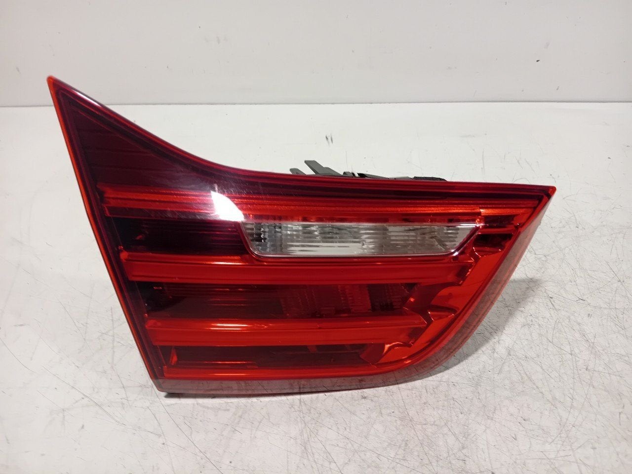 Achterlicht kofferdeksel achterklep links BMW 4 serie, Onderdelen@venauto.nl, Van der Ven Autorecycling B.V., Gebruikt, Ettenseweg 76, 4706 PB Roosendaal, The Netherlands