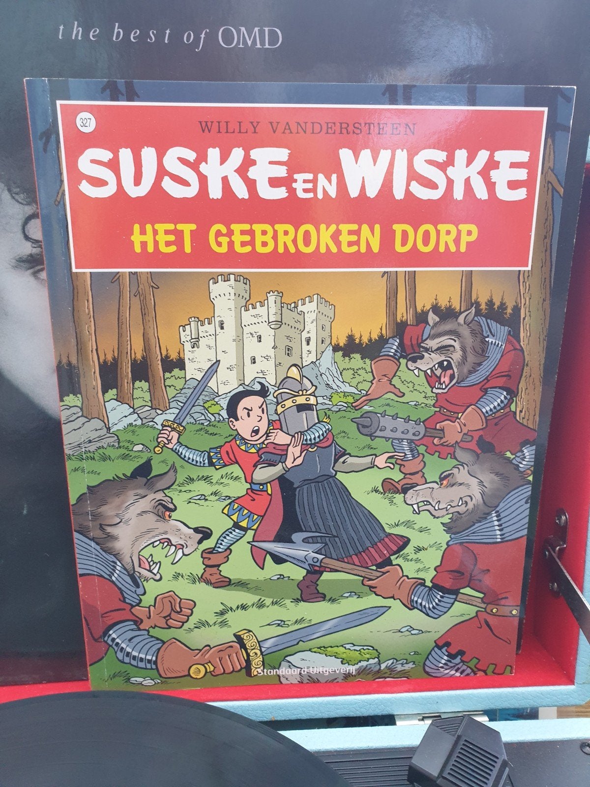 327 suske en - Het gebroken dorp, Willy Vandersteen, Eén stripboek, Ophalen of Verzenden, Zo goed als nieuw