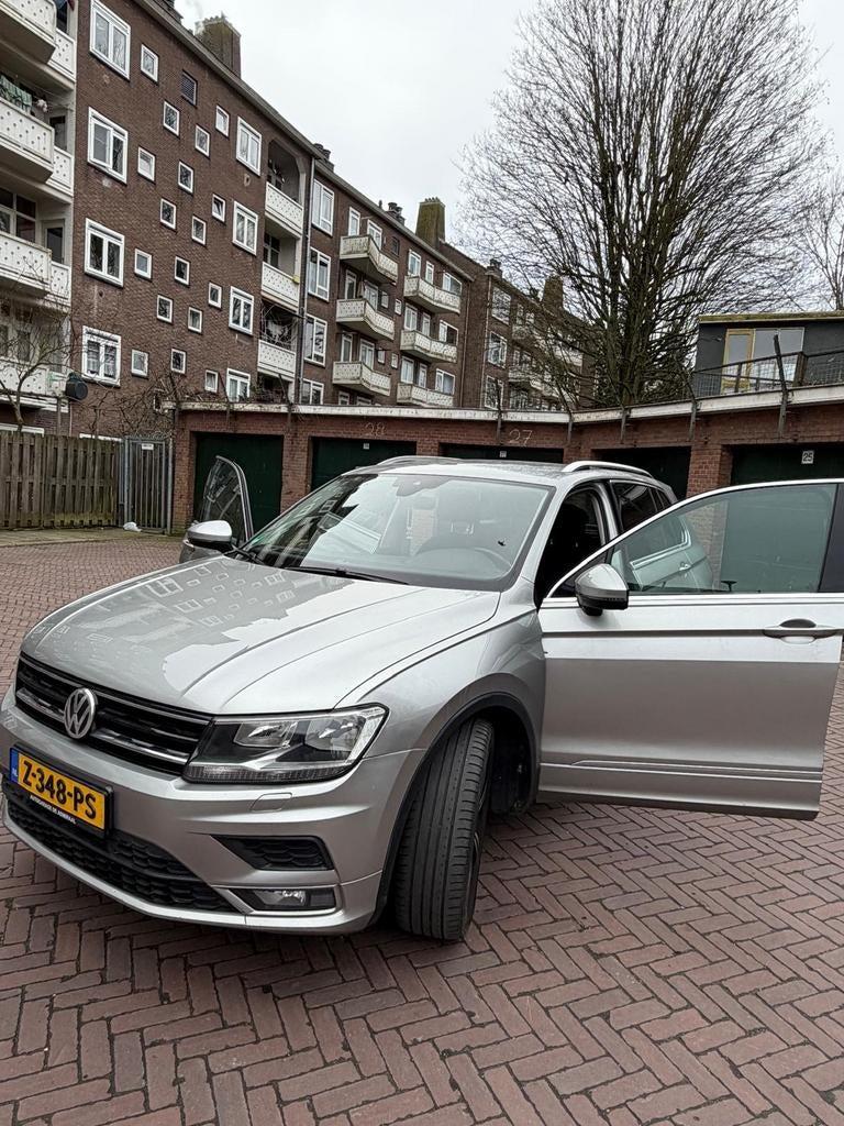Volkswagen Tiguan 2.0 TDI 150pk 4Motion DSG 2018 Grijs, Auto's, Automaat, 4 cilinders, 2500 kg, 14 km/l