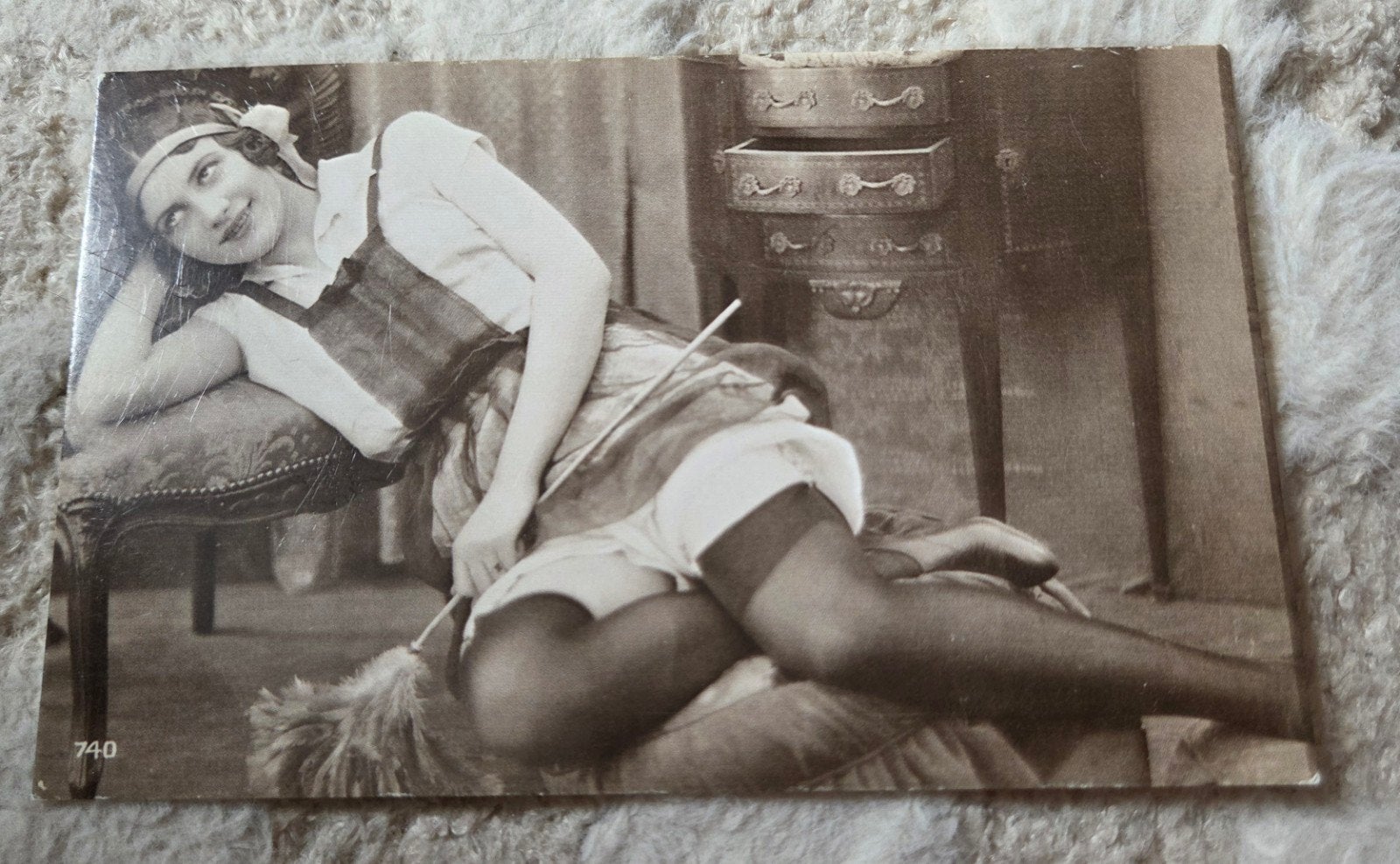 Sexy &: Charmante Dienstmeid met Stofdoek, Verzenden, 1920 tot 1940, Ongelopen, Overige thema's
