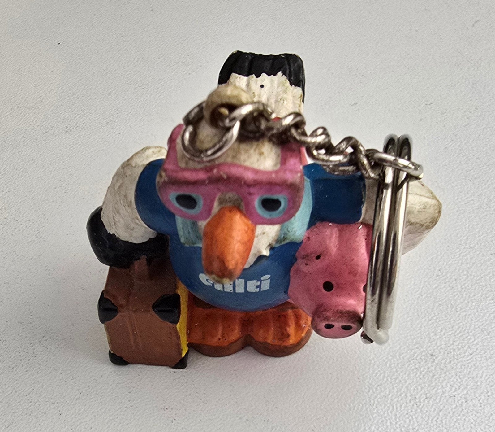 Vintage Sleutelhanger - Alltours Vogel met Koffer en Varken, Ophalen of Verzenden