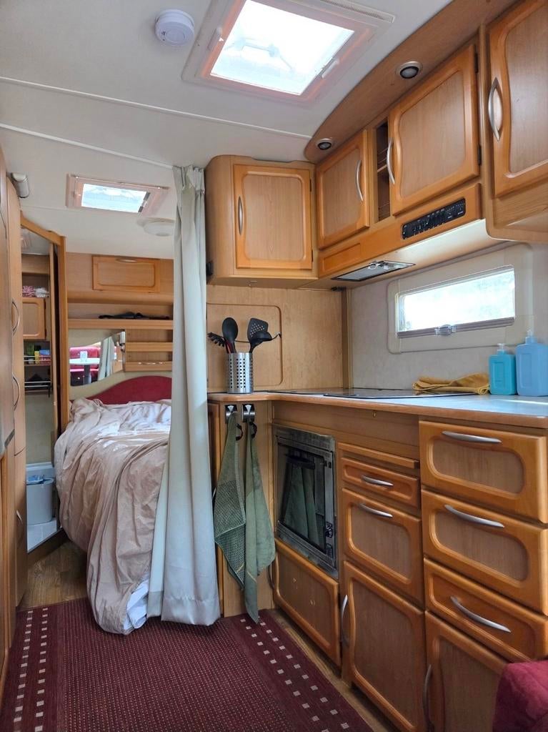 Kabe Smaragd XL | 4 slaappl. | Ruim & netjes!, Caravans en Kamperen, Rondzit, Kabe, Particulier, Vast bed