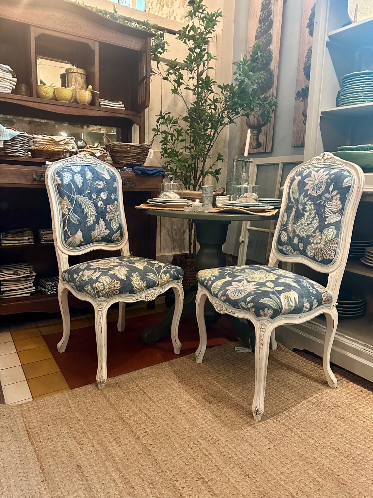 Set van 2 nieuw gestoffeerde Louis XVI stoelen, Ophalen
