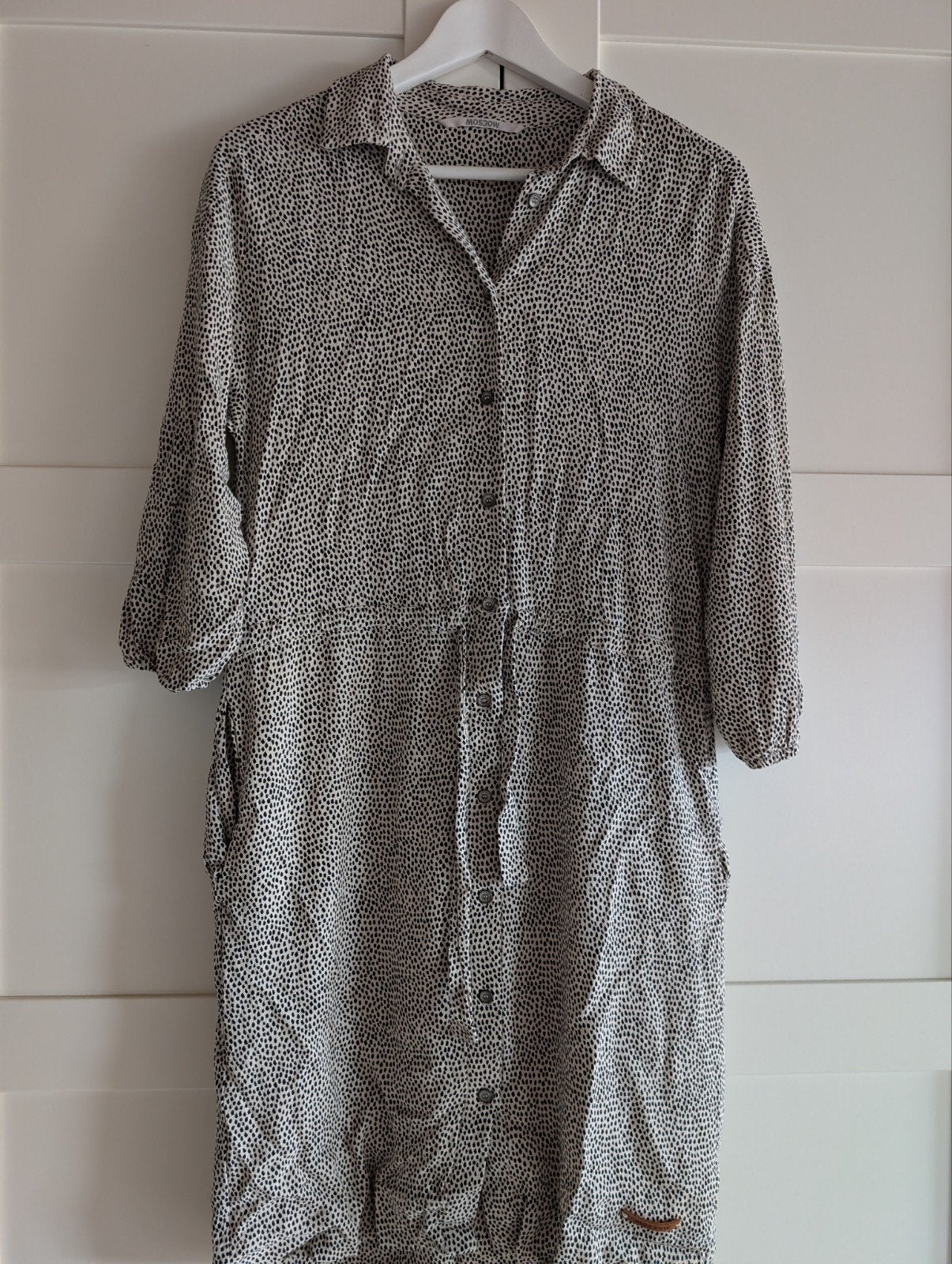 Moscow jurkje maat XS - Zwart/wit gestippeld, Kleding | Dames, Jurken, Meerkleurig, Ophalen of Verzenden, Moscow, Knielengte