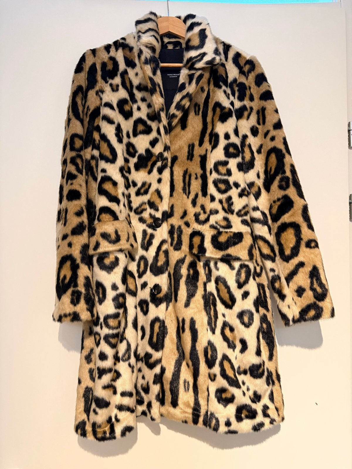 Carnavalsjas met Luipaardprint - Zo goed als nieuw, Kleding | Dames, Ophalen, Carnaval, Maat 42/44 (L), Zo goed als nieuw