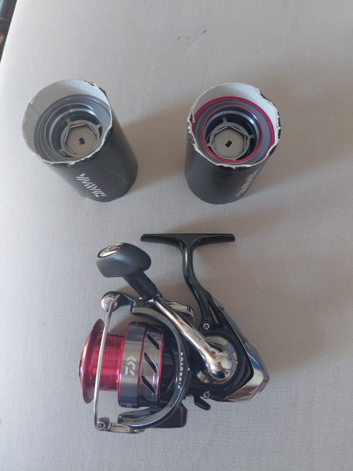 3x Daiwa Ninja A Molens (3000 & 2500) met reservespoelen, Ophalen of Verzenden, Zo goed als nieuw, Molen