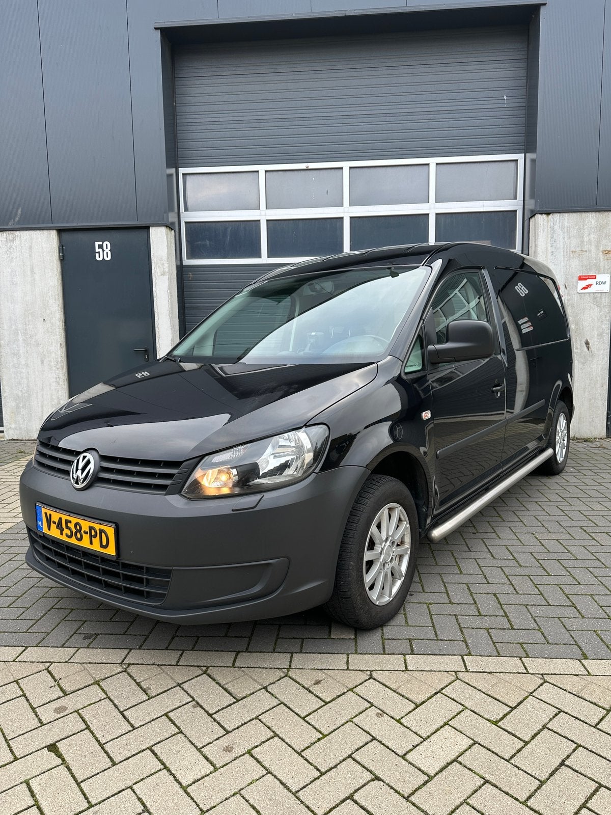 Volkswagen Caddy 1.6 TDI 75KW 2015, Auto's, Voorwielaandrijving, Euro 5, Stof, Zwart