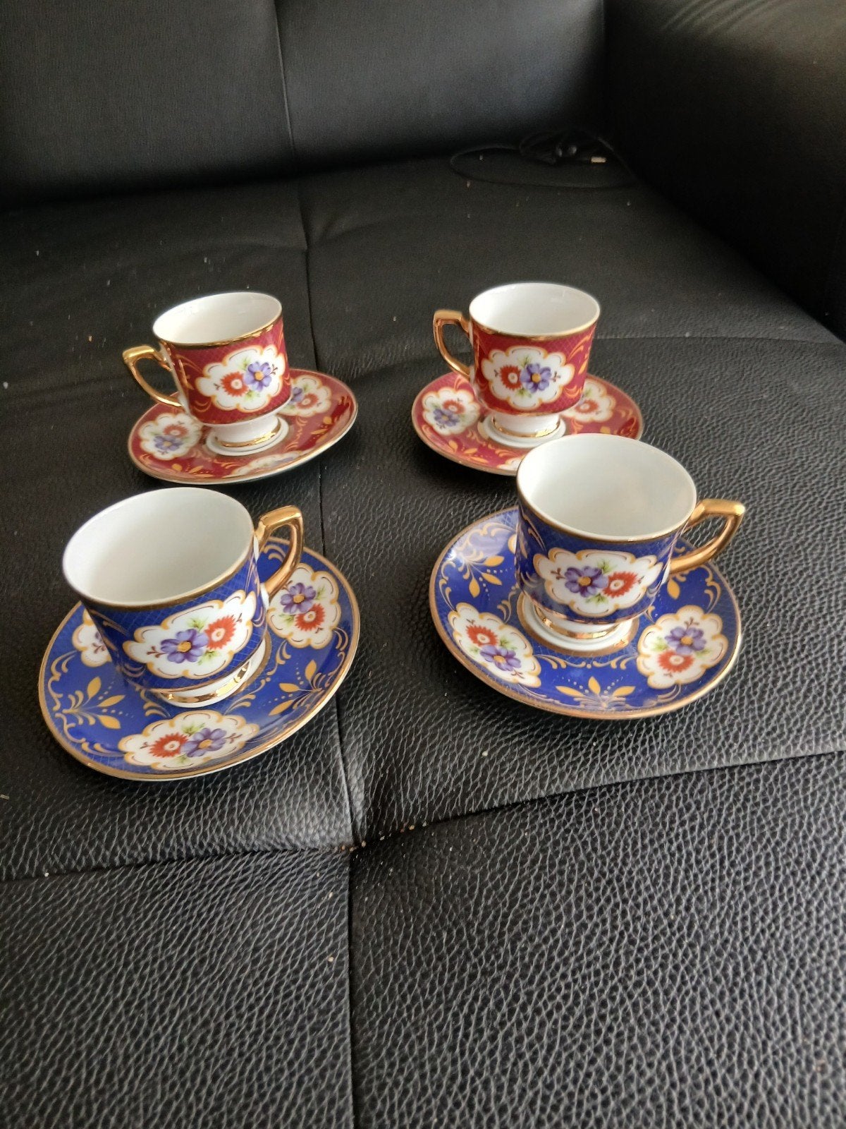 4 kopjes te koop, Ophalen