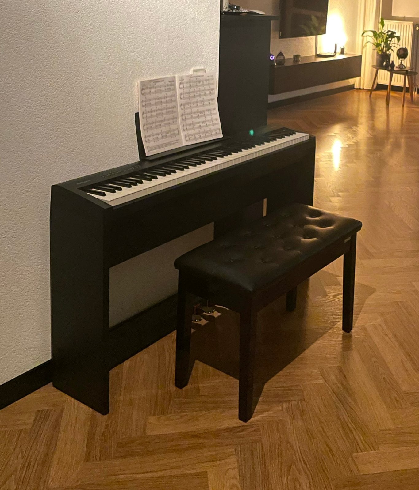 Roland FP 30 digitale piano met onderstel en pianobank