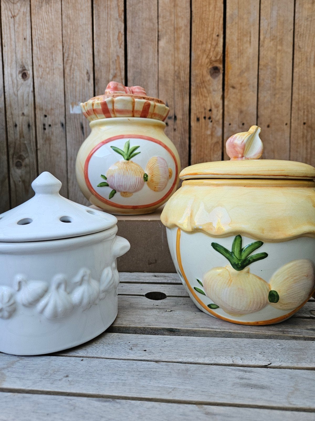 Decoratieve uien- en knoflookpotten, Gebruikt, Ophalen of Verzenden, Voorraadpot, Steen/keramiek