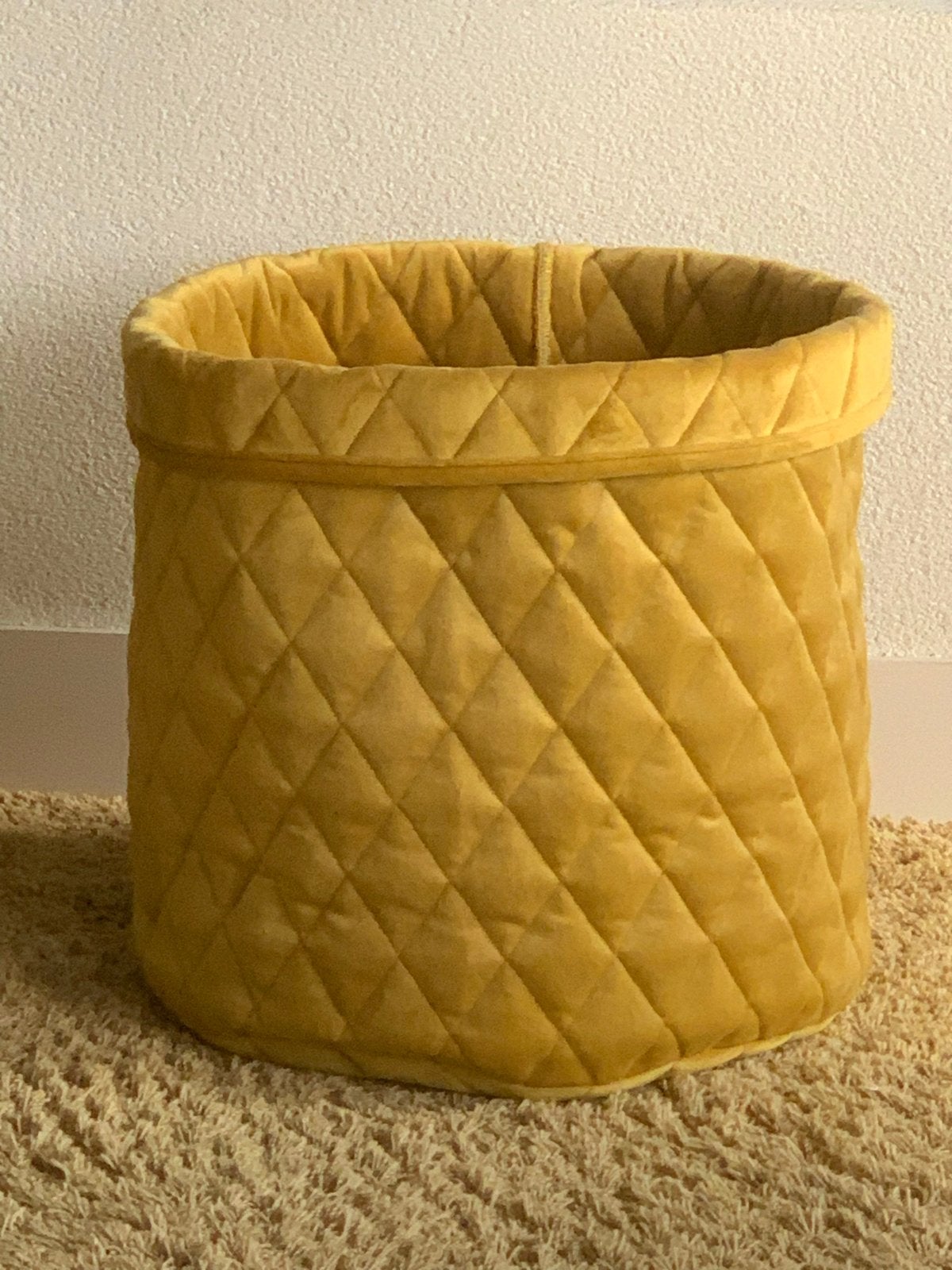 Gouden/okergele fluwelen opbergmand - circa 50 cm hoog, Mand, Textiel, Rond, Zo goed als nieuw