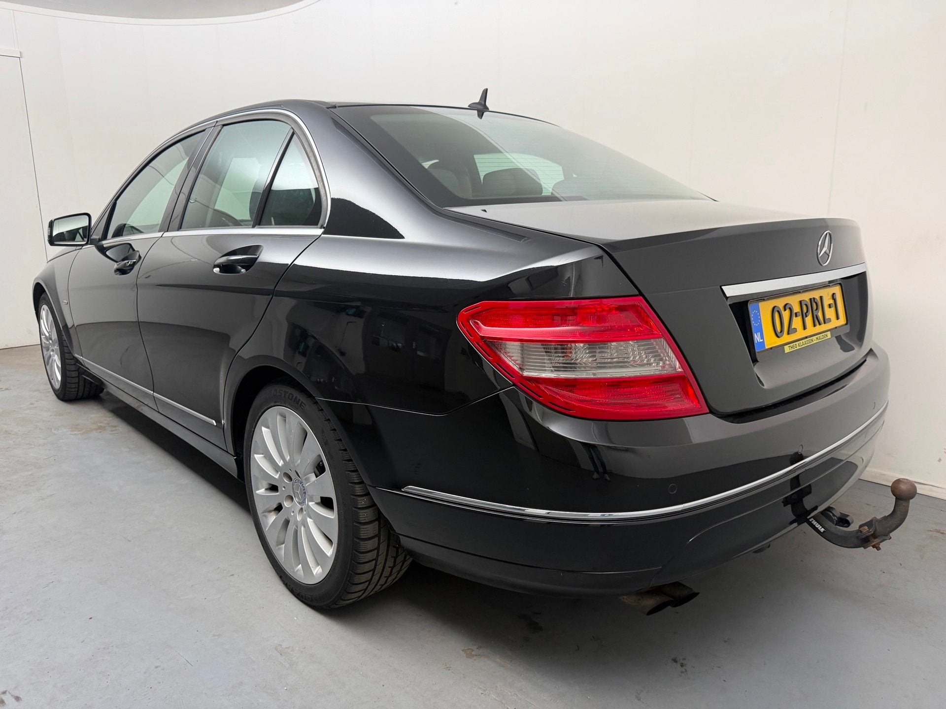 Mercedes-Benz C-klasse 180 CGI BlueEFFICIENCY Business Class, 1385 kg, Euro 5, Achterwielaandrijving, Zwart