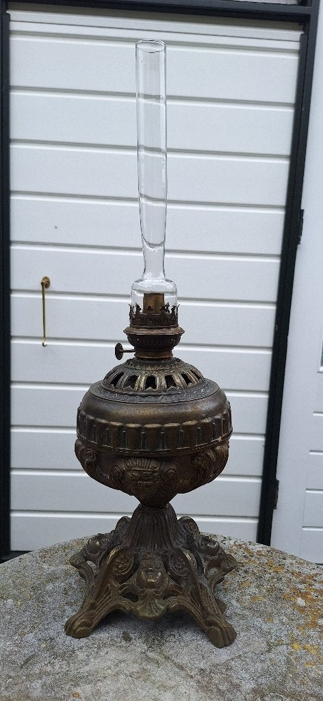 Antieke olielamp met glazen schoorsteen, Ophalen, Brons