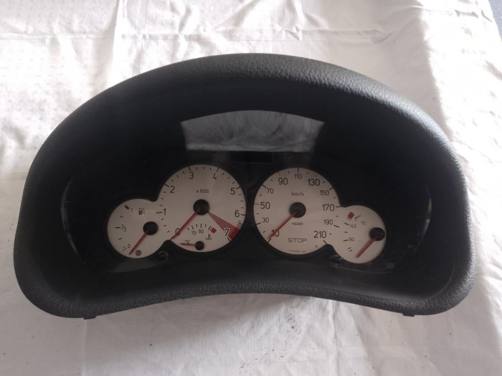 Peugeot 206 Tellerklok en Clarion Radio PU-2471A(G), Ophalen of Verzenden, Gebruikt