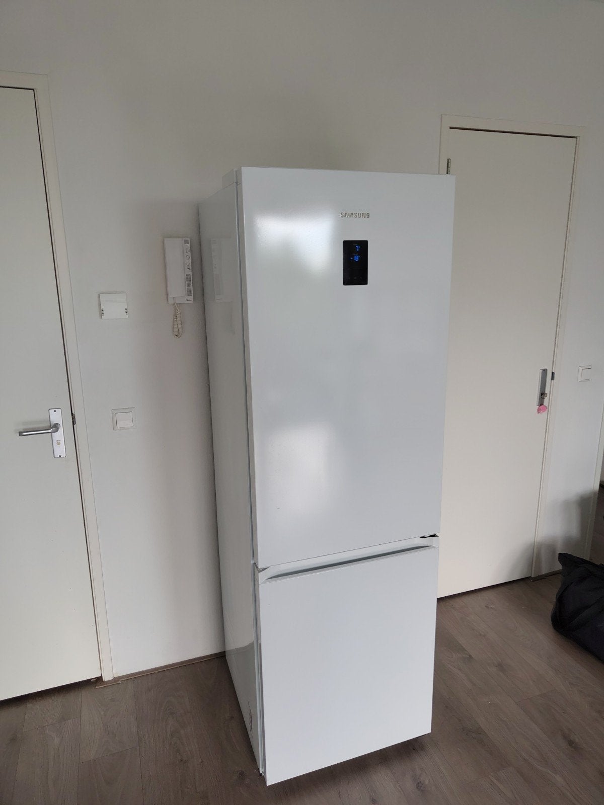 Stille Samsung Koelkast met Vriezer & Ontdooi vrij, 200 liter of meer, 60 cm of meer, Met aparte vriezer, Zo goed als nieuw