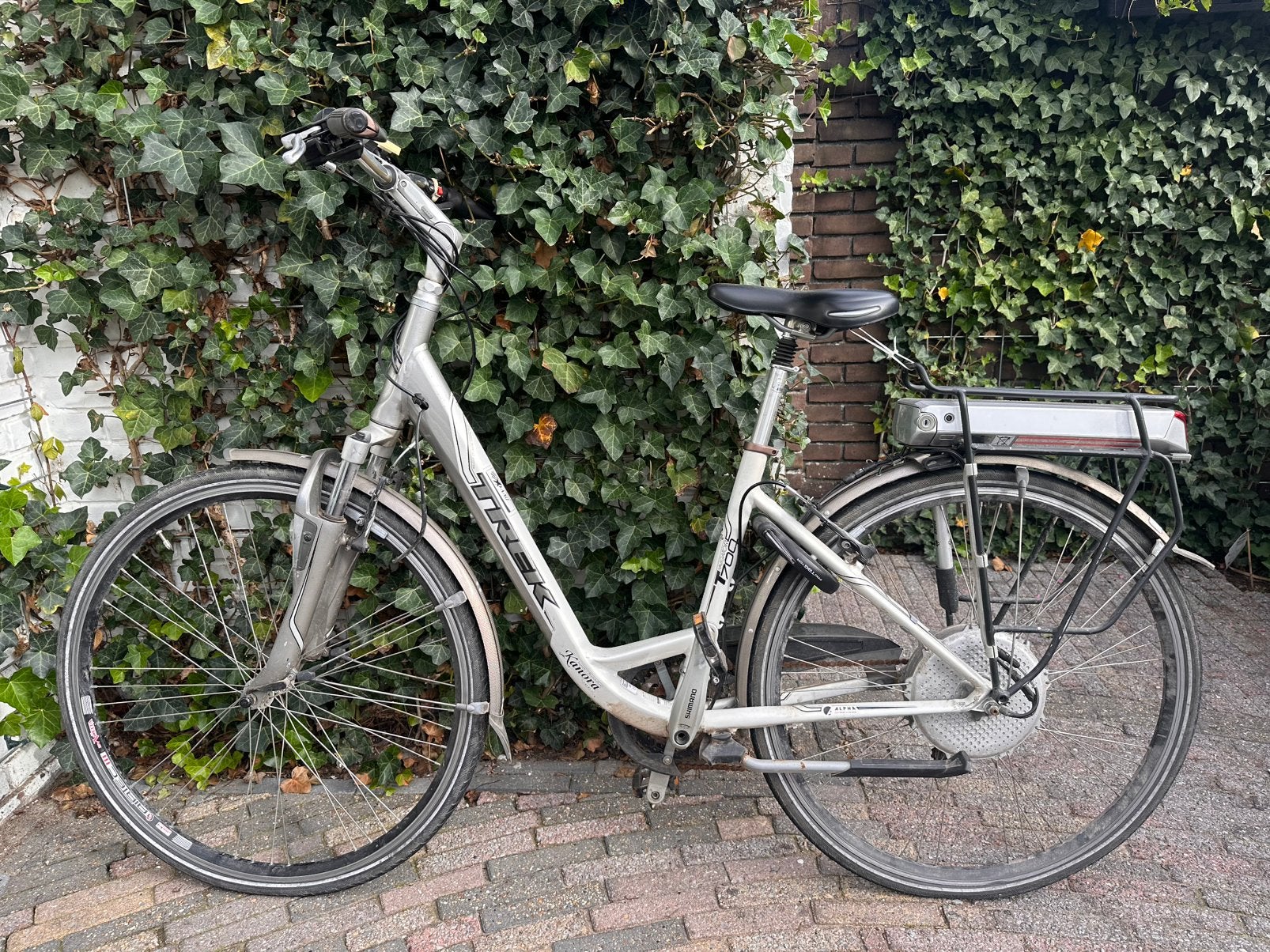 TREK elektrische damesfiets, Gebruikt, 47 tot 51 cm, 30 tot 50 km per accu, Ophalen