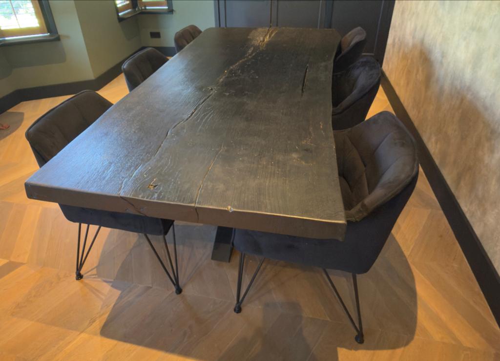 Zwarte Boomstamtafel met natuurlijke barsten, Huis en Inrichting, Tafels | Eettafels, Ophalen, Gebruikt, 100 tot 150 cm, 200 cm of meer
