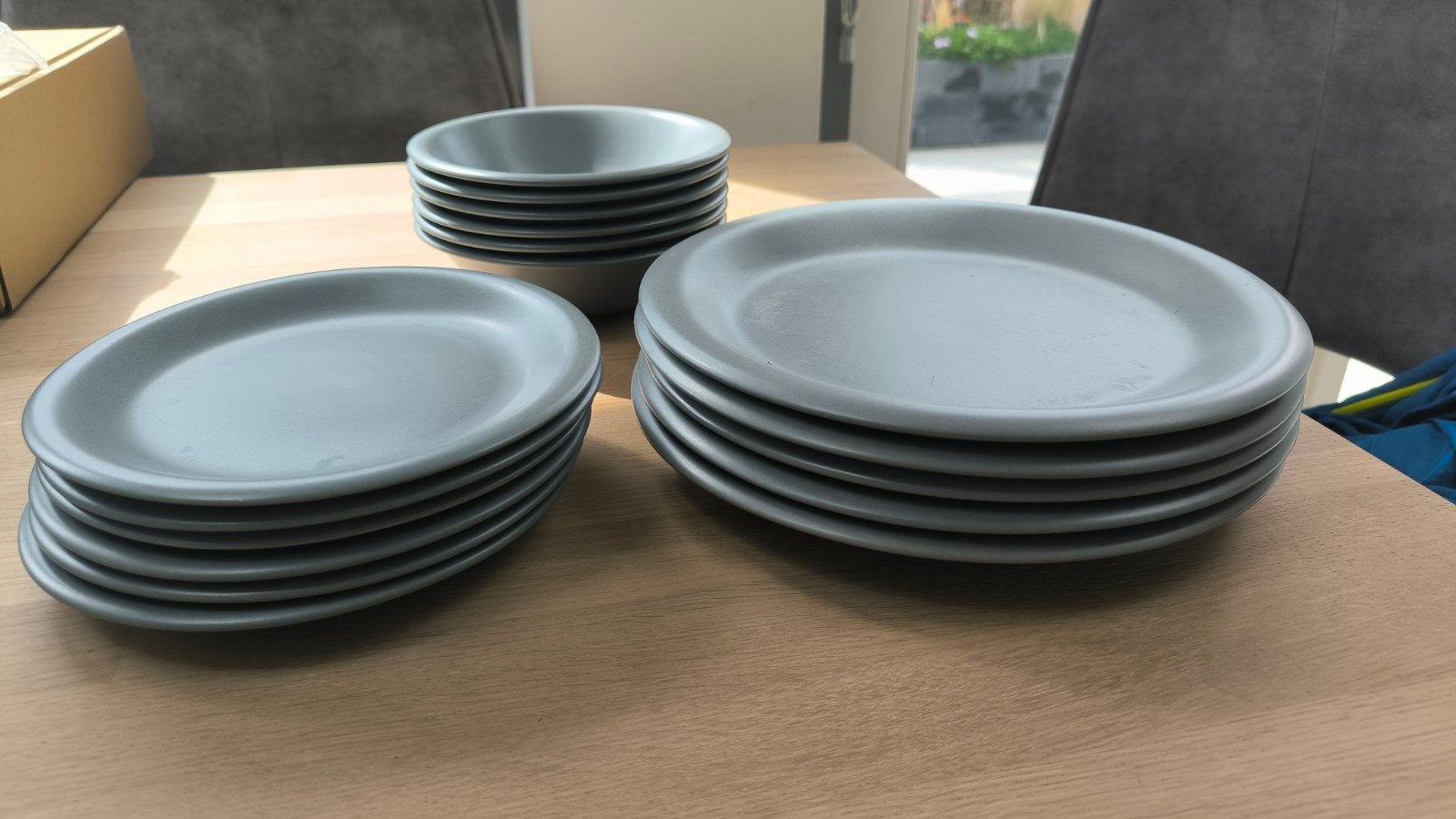 Grijs servies: borden en kommen, zo goed als nieuw, Huis en Inrichting, Keuken | Servies, Ophalen, Overige merken, Keramiek, Zo goed als nieuw