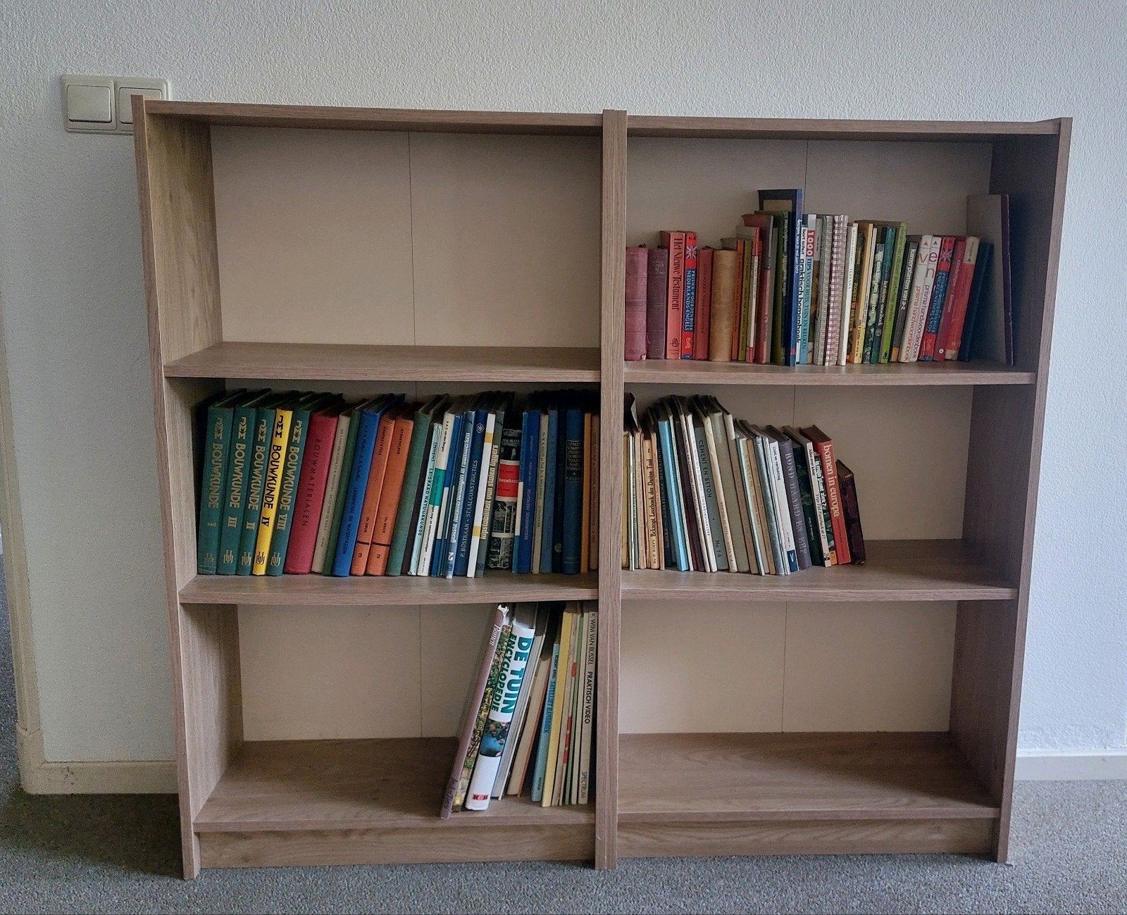 Boekenkast / Kast - 120x107x24 cm, Ophalen, Met plank(en), Gebruikt, 100 tot 150 cm