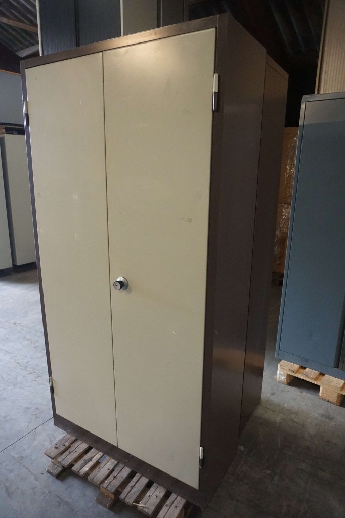 Metalen draaideurkast klapdeurkast voorraadkast garagekast, Huis en Inrichting, Gebruikt, 100 tot 150 cm, Niet ingevuld, Meerdere deuren
