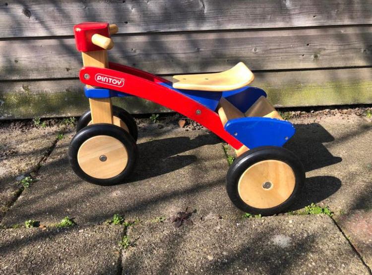 Pintoy houten driewieler - rood/blauw loopfietsje, Ophalen, Gebruikt, Loopfiets