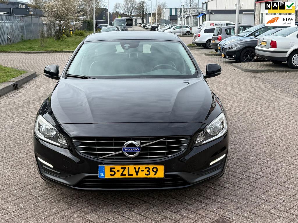 Volvo V60 1.6 D2 Momentum AUTOMAAT, Auto's, Volvo, Euro 5, Gebruikt, 4 cilinders, Leder en Stof