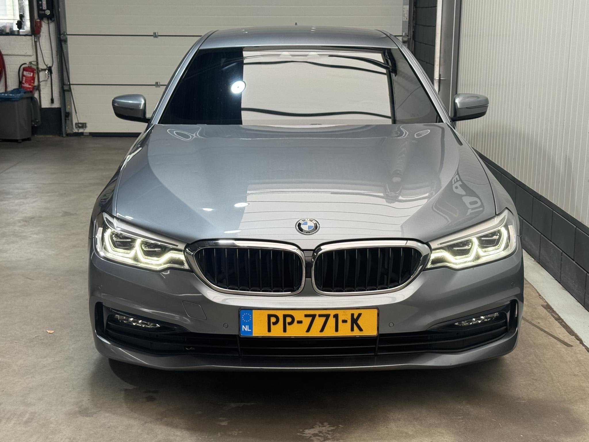 BMW 5-serie 520i High Executive, Automaat, 1998 cc, Achterwielaandrijving, Gebruikt