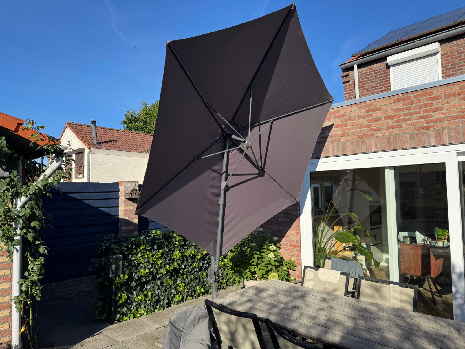 Zweefparasol incl voet en tegels, Tuin en Terras, Ophalen, Zo goed als nieuw, Zweefparasol
