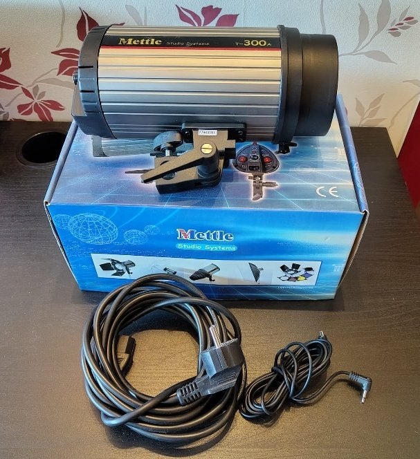Flitser Mettle T-300A met statief, Ophalen of Verzenden, Zo goed als nieuw, Overige merken