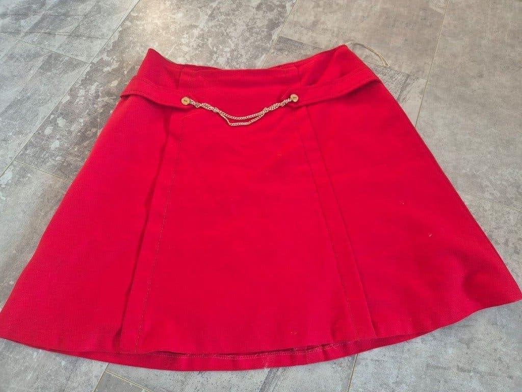 Rode Rok maat  42 met kettingdetail, Kleding | Dames, Rokken, Maat 42/44 (L), Ophalen of Verzenden, Boven de knie, Rood