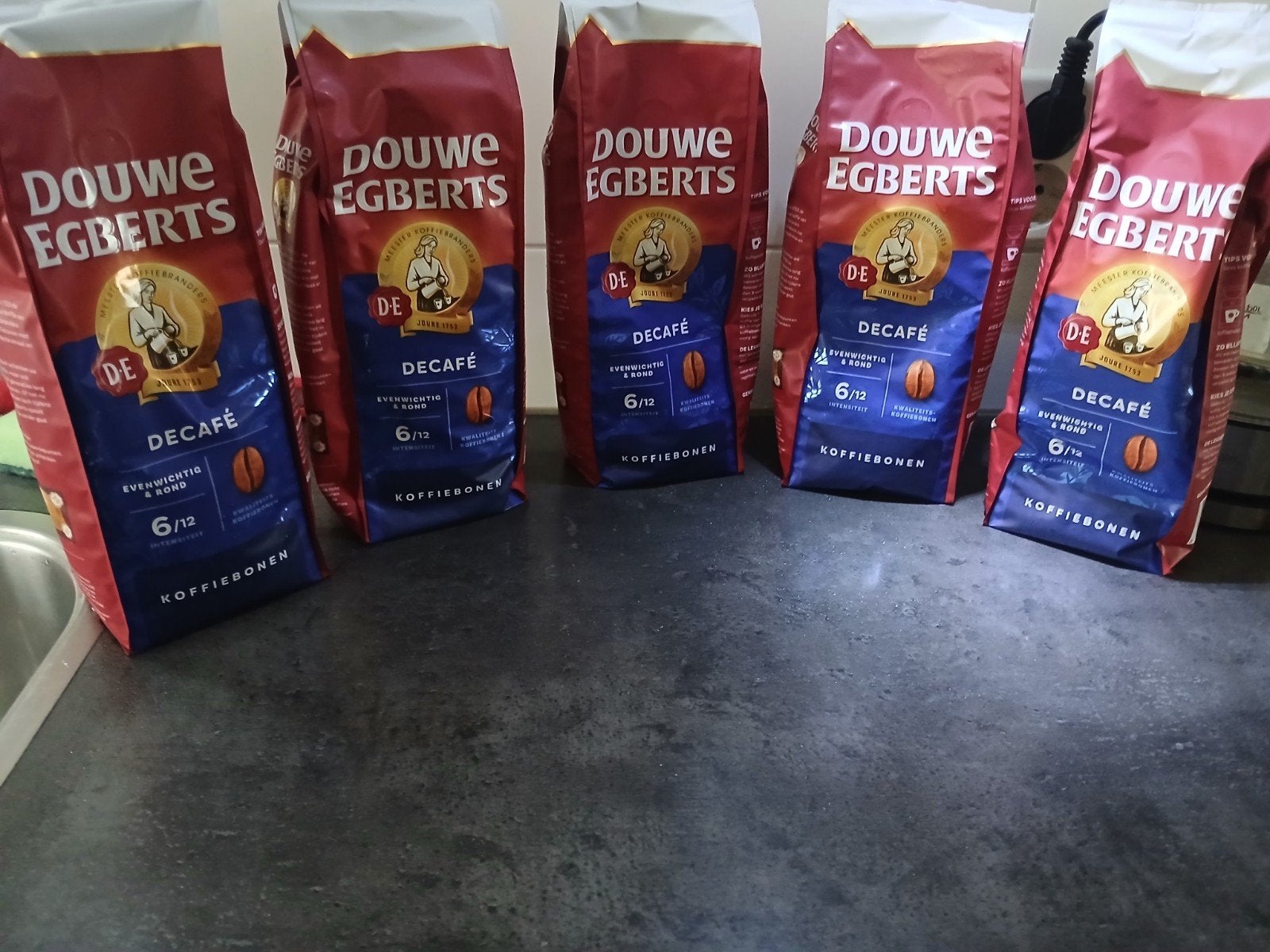 5x Douwe Egberts Decafé Koffiebonen 500g - Houdbaar tot 2027, Diversen, Ophalen of Verzenden