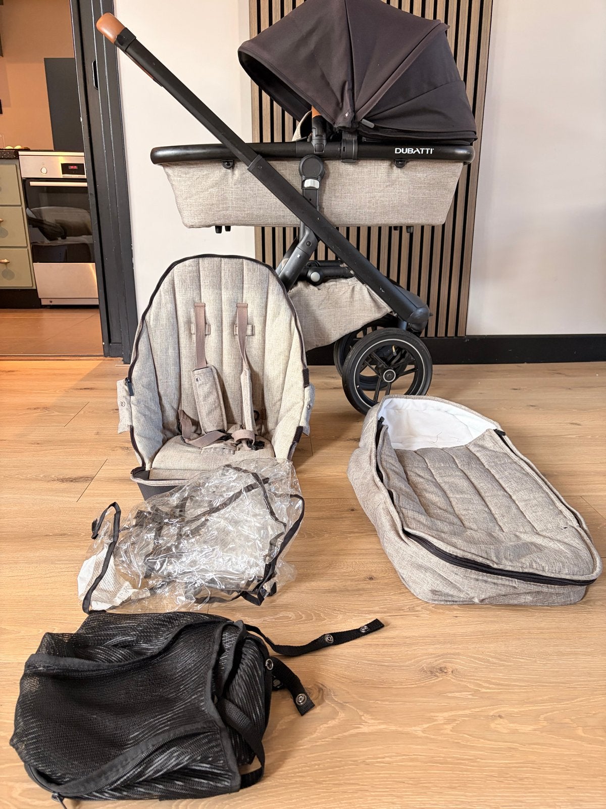 Complete Dubatti kinderwagen, Zo goed als nieuw, Combiwagen, Met reiswieg, Ophalen