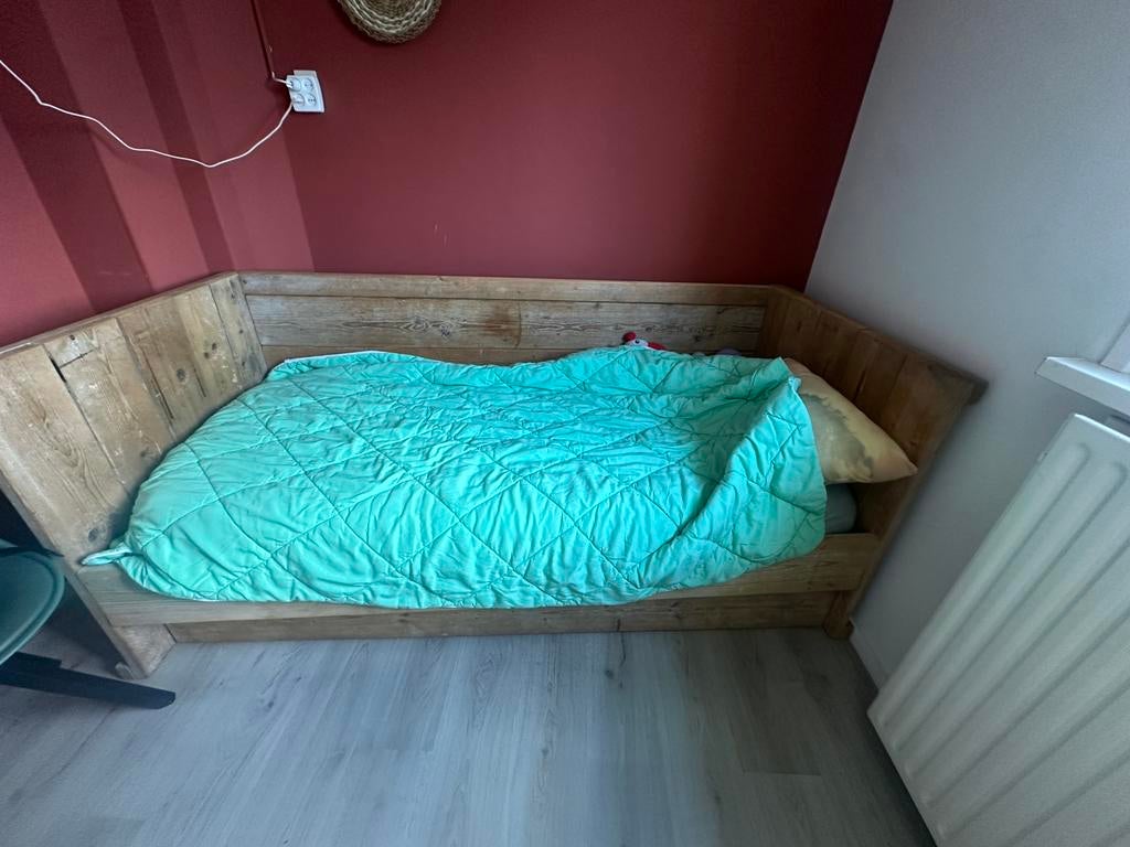 Stijger hout eenpersoons bed met grote lade eronder, Ophalen, 85 tot 100 cm, Zo goed als nieuw, Lattenbodem