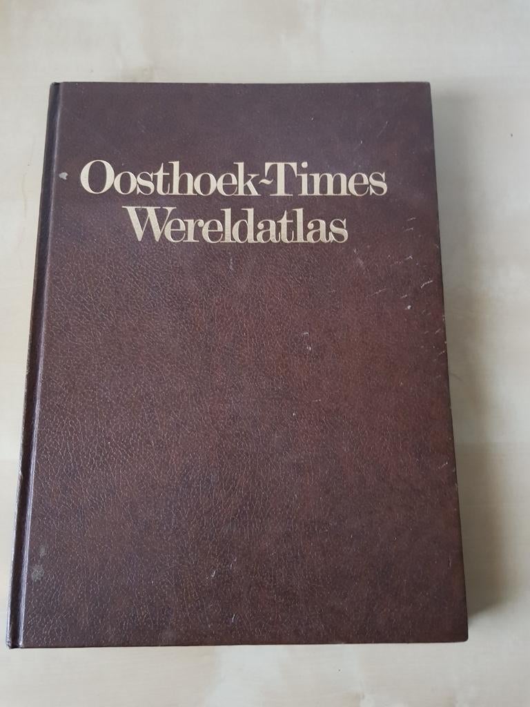 Oosthoek-Times Wereldatlas - Vintage Atlas, Gelezen, Overige atlassen, Ophalen of Verzenden, 1800 tot 2000