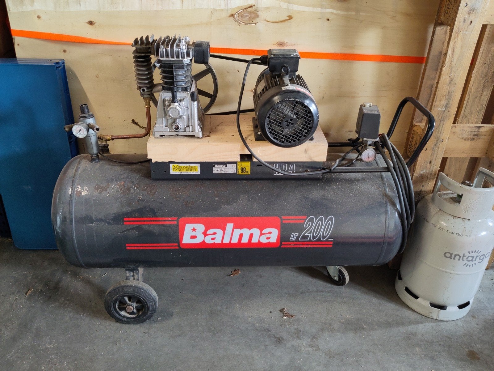 Compressor krachtstroom, Doe-het-zelf en Verbouw, Compressors, 100 liter of meer, Ophalen, Gebruikt, 200 tot 400 liter/min