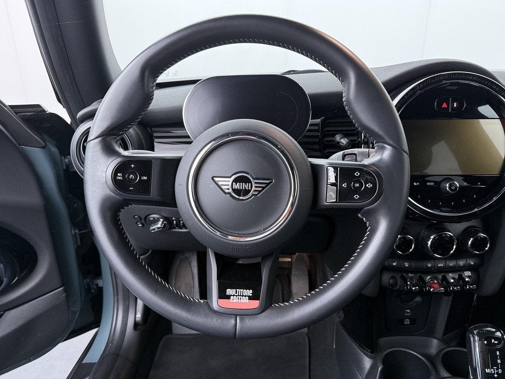 MINI Cooper 3-deurs Multitone Edition | Parkeer sensoren voo, Auto's, Mini, 12 maanden, 136 pk, Gebruikt, 4 stoelen